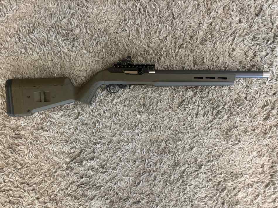 Magnum research 10/22 carbon 