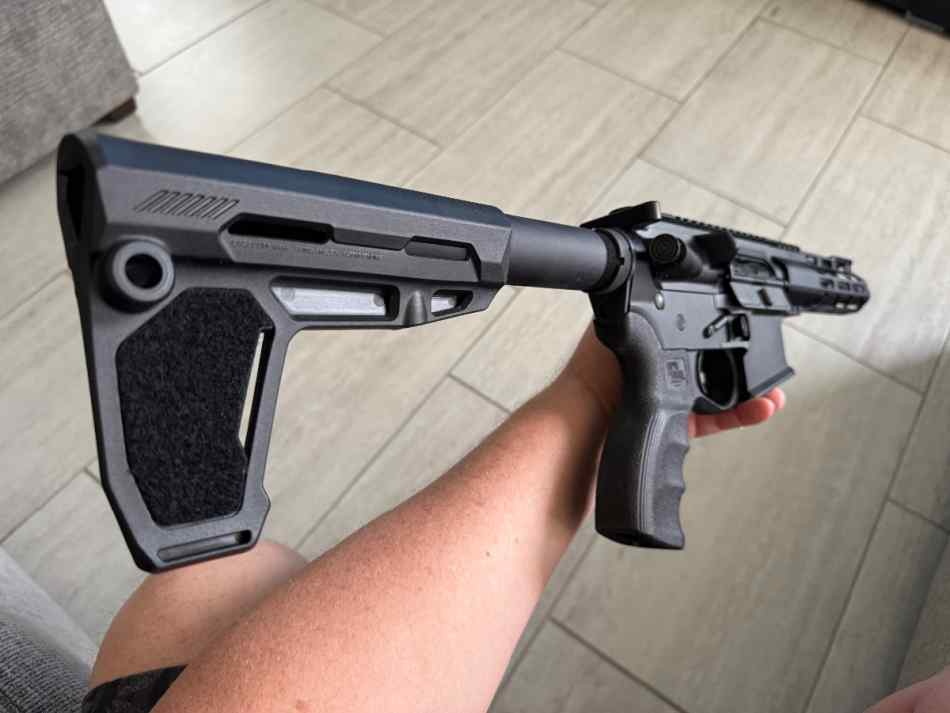 Givati AR-15 Pistol + 4 Magazines